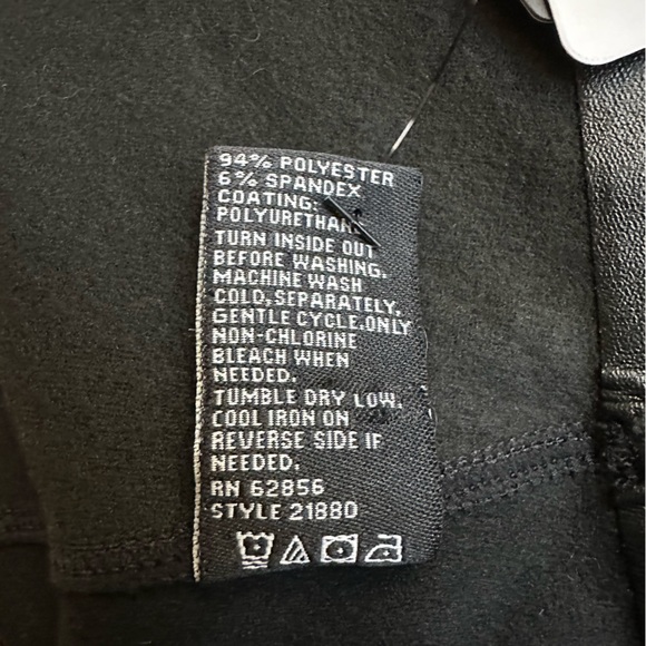 NWT HUE Sleek Effect Leatherette Leggings 3X - Picture 12 of 13